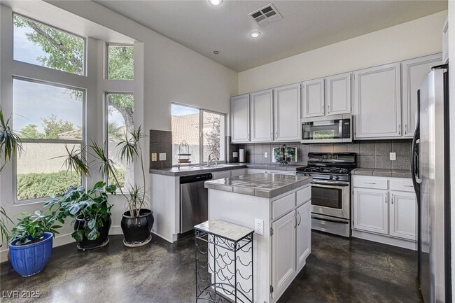 Building Photo - 9244 Pitching Wedge Dr