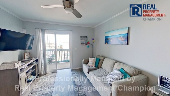 Building Photo - Year Round Fully Furnished Ocean View Condo on Carolina Beach
