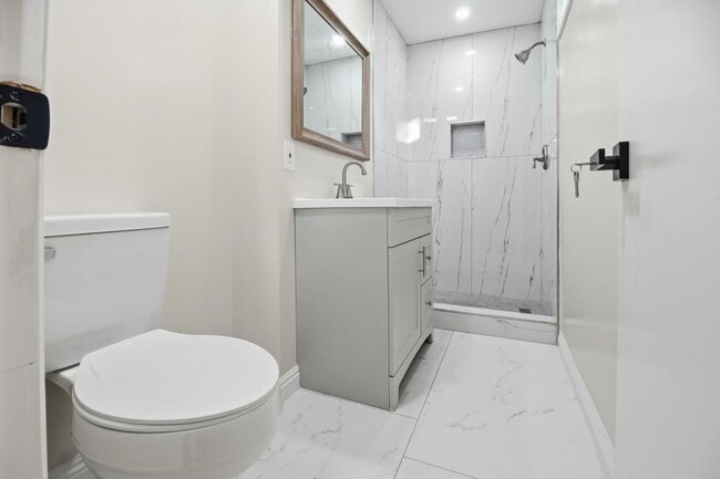 Building Photo - 15515 Harvest Ave