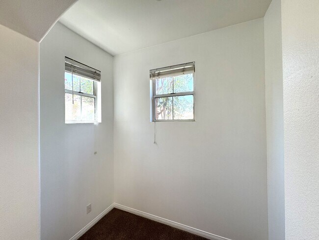 Building Photo - Beautiful 3Bd/2.5Ba Spacious Home in Tustin!