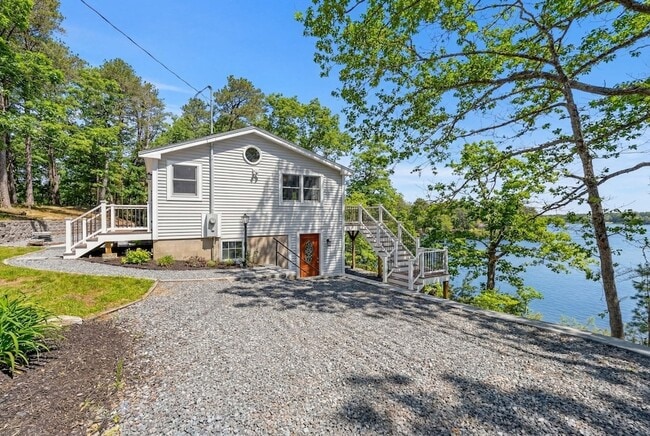 Building Photo - 185 Sandy Beach Rd