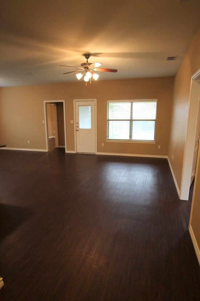 Building Photo - 19401 King Ranch Dr
