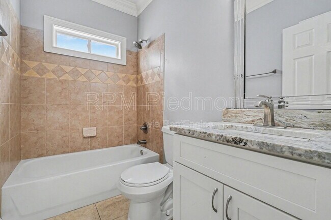 Building Photo - 1034 Hubbard St SW