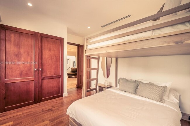 Building Photo - 90 Reserva De Golf