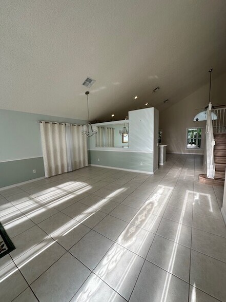 Building Photo - 1645 Anna Catherine Dr