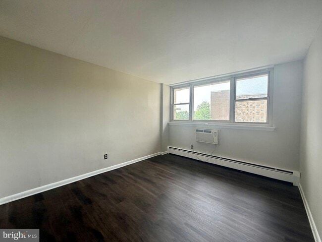Building Photo - 1301 N Harrison St