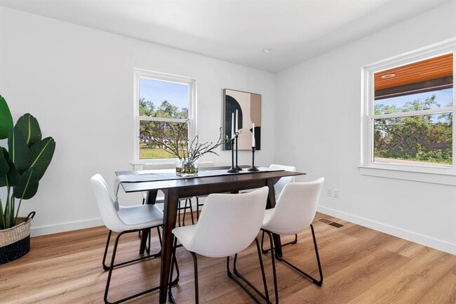 Building Photo - 6501 Thomas Springs Rd