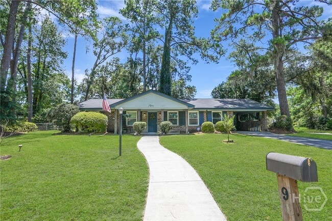 Primary Photo - 9 Hillyer Dr