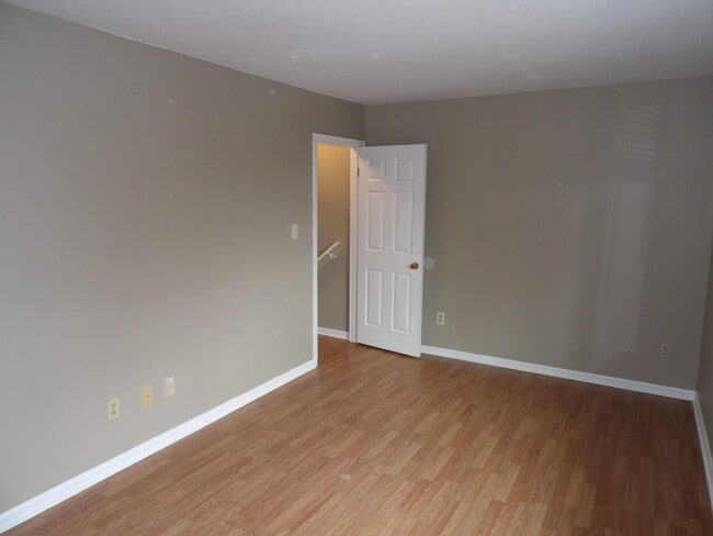 Building Photo - 409 Ridgewood Ln