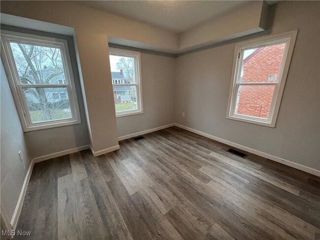 Building Photo - 3633 Tullamore Rd