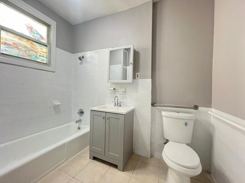 Unit 1R - 344 Virginia Ave