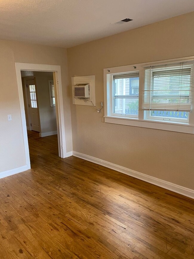 Building Photo - Available for 2026-2027 Fall Pre-Leasing! ...
