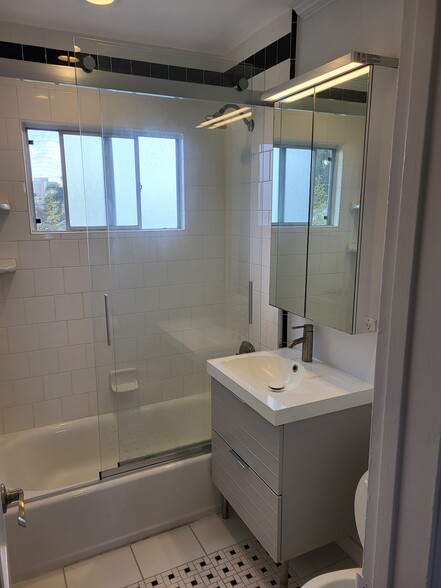 Bathroom 2 - 4119 Falcon St