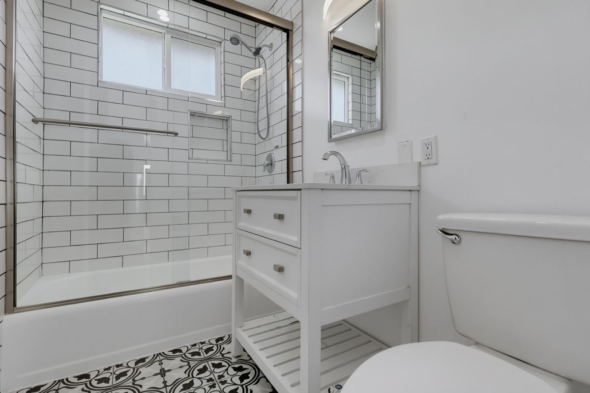 Building Photo - 6065 Pickford Pl