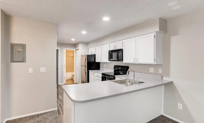 Building Photo - 932 S Dearborn Way
