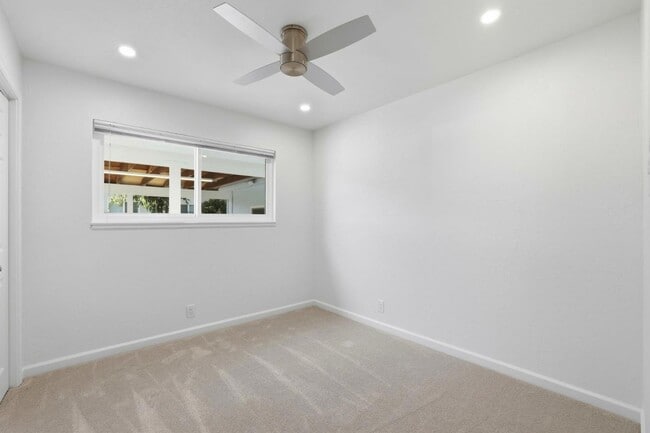 Building Photo - 1861 Nelson Dr