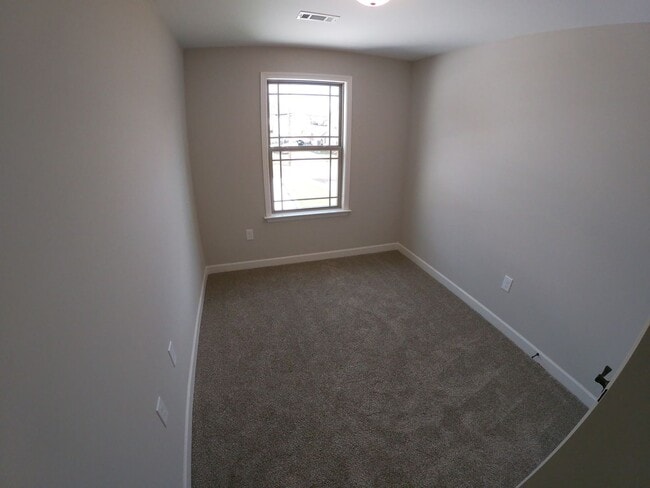 Building Photo - FOR LEASE - 3 Bed, 2.5 Baths, 1300sqft (Ha...