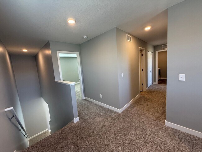 Building Photo - Comfort & Space Await in This Stunning 4BR Dayton Home
