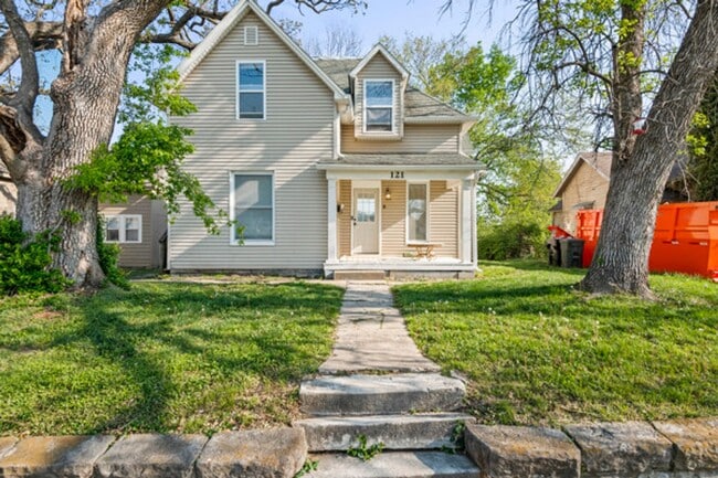 Building Photo - 121 E North St