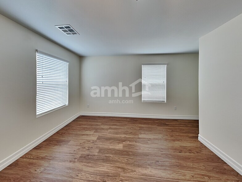 Building Photo - 5855 Petronius St