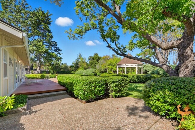 Building Photo - Stunning 3,488 Sq. Ft. Home with Pool & 3-Car Garage