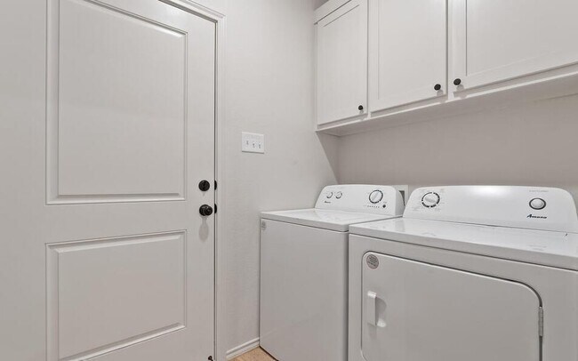 Building Photo - 5606 Kemper St