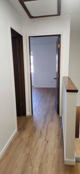 Building Photo - 326 E 2nd St