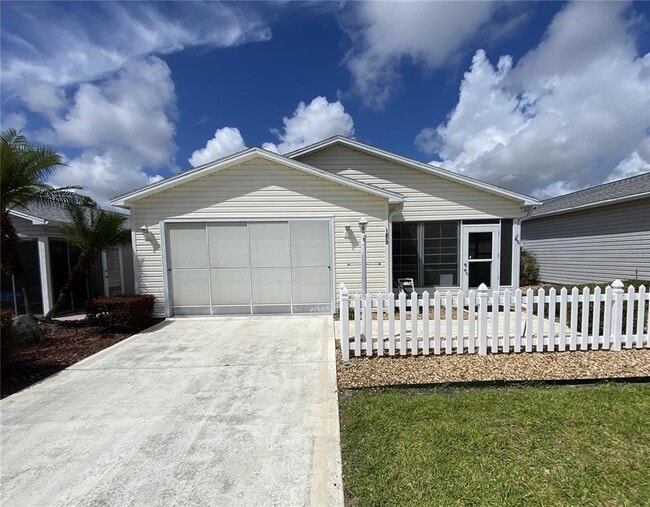 Primary Photo - 1672 Duran Dr