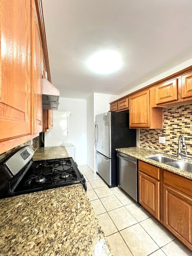 Building Photo - 358 Farmingdale Cir