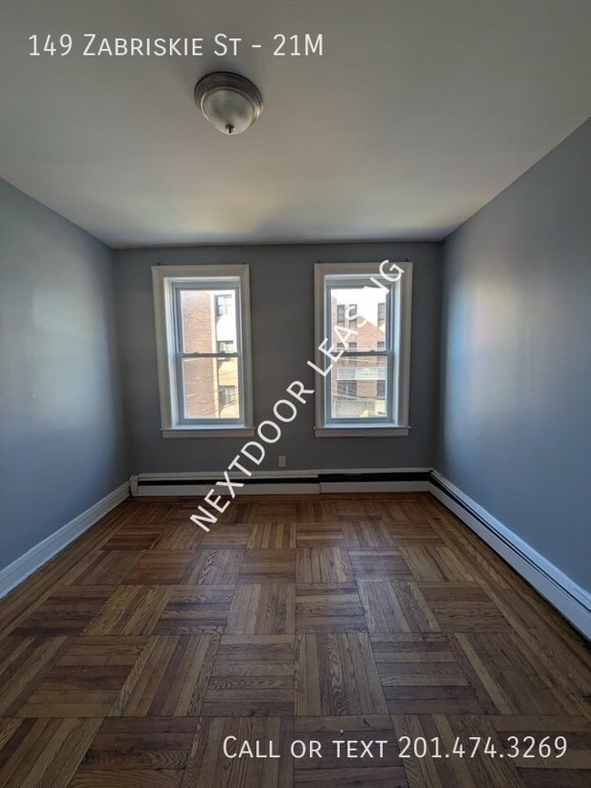 Building Photo - 149 Zabriskie St