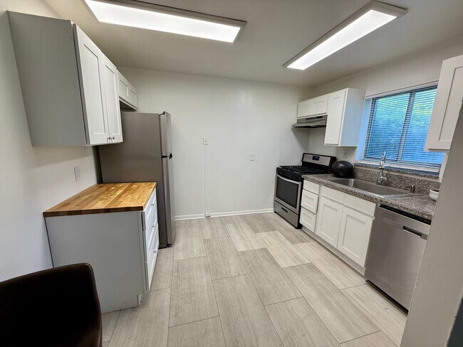 Interior Photo - 1570 Memorial Drive