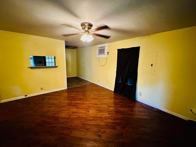 Building Photo - A Great 2 bed/1 bath Home in Pine White Hall!