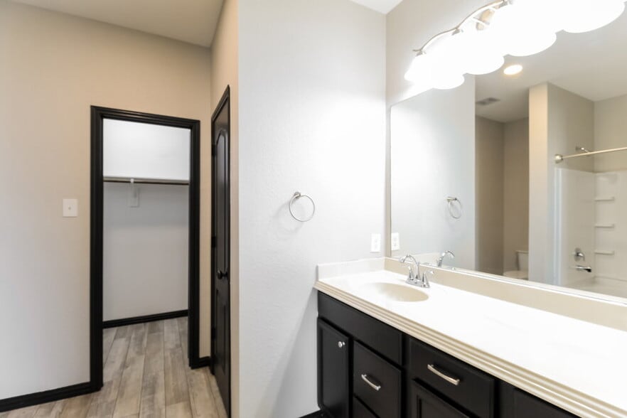 Building Photo - 9136 Benevolent Ct