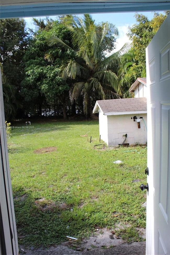 Building Photo - 5050 SE Ebbtide Ave