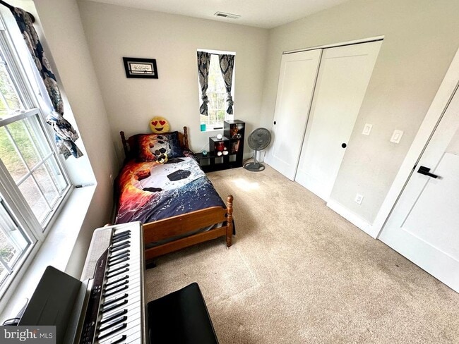 Building Photo - 842 E Cathedral Rd