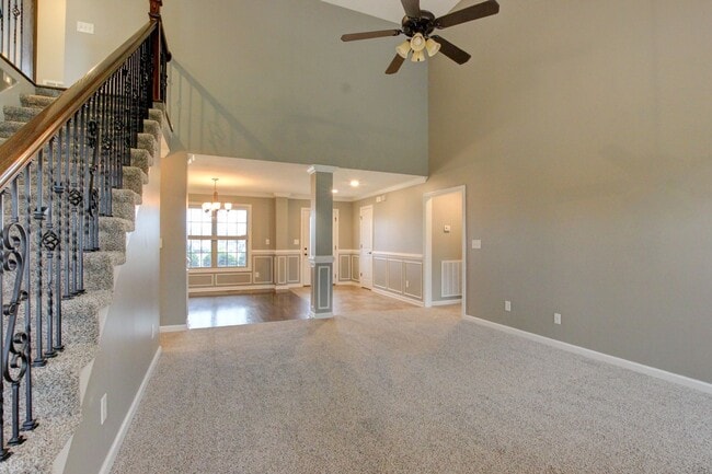 Building Photo - Executive Home on Cul de sac off exit 8.  Hurry.