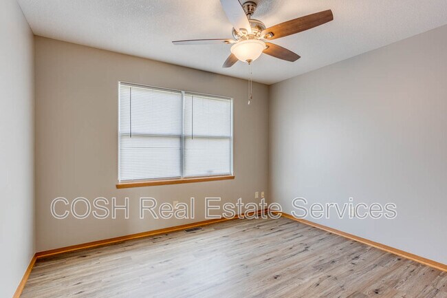 Building Photo - 1028 E Karla Ct