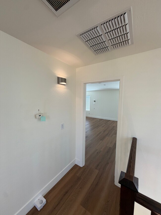 Building Photo - 2741 E Quiet Hollow Ln