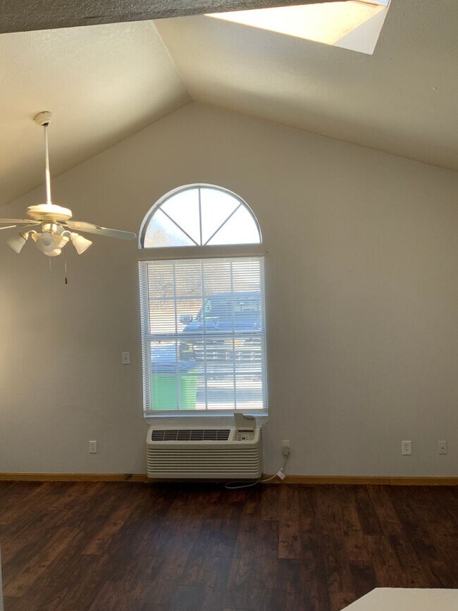 Building Photo - 325-325 Washington St