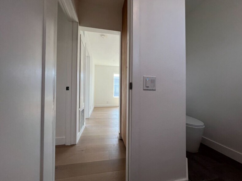 Building Photo - 2714 Queen St