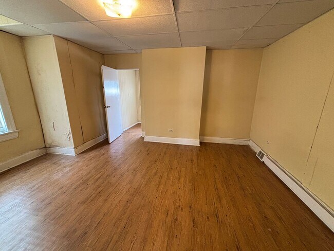 Building Photo - 303 5th Ave