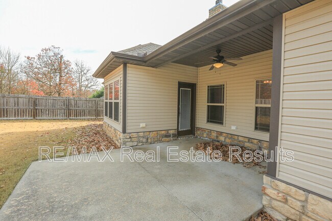 Building Photo - 1000 Peak St