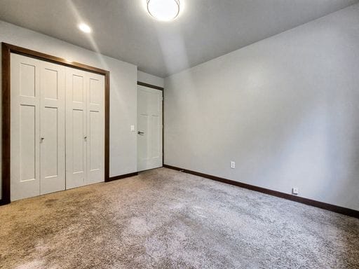 Building Photo - AVAILABLE NOW! Beautiful Kirkland South Rose Hill Home with Fireplace and Forest View