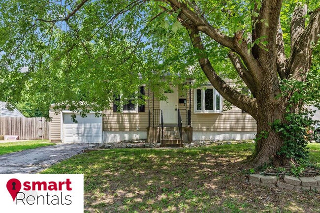 Building Photo - 1210 St Richard Dr