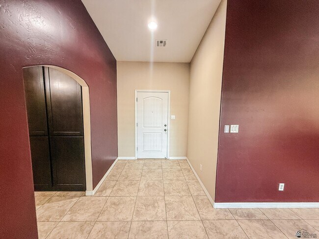 Building Photo - 1524 S 11th Ave