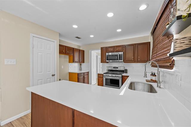 Building Photo - 1561 Yaggi Dr