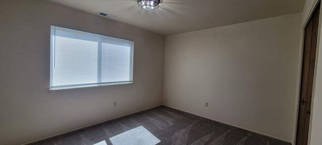 Building Photo - Newly Updated 3 Bdrm 2 Bath House Near Schools and Shopping, Corner of Shasta Pines and Mistletoe