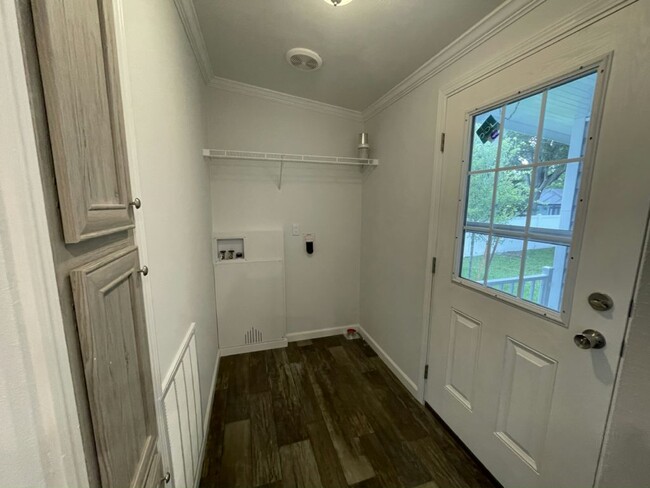 Building Photo - 4300 E Bay Dr