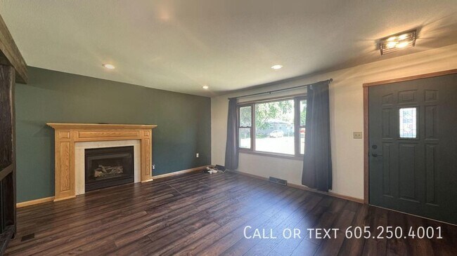 Building Photo - Spacious, Stylish, and Convenient Living