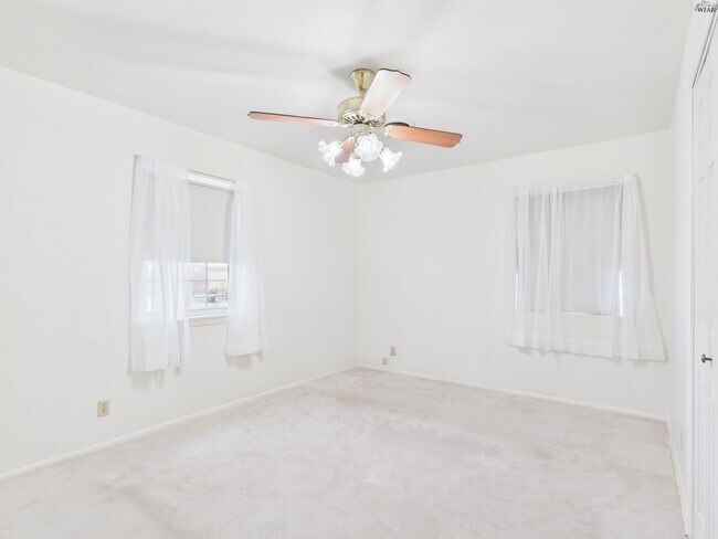 Building Photo - 4723 N Shore Dr